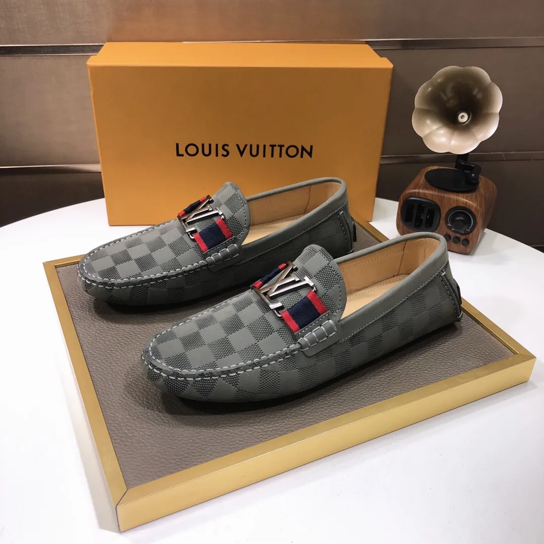 Men's men's shoes 💰420💰 [LV Doudou Shoes] (sheepskin lining) new model is on the market, available on the official website. The new Doudou shoes are processed into single-color materials, and the uppers are made of imported cowhide material. The body of the shoe is fully hemmed with mark thread, and is lined with imported original cowhide leather. The elegant shoe shape is super suitable for all-matching, and the size is 38-44.